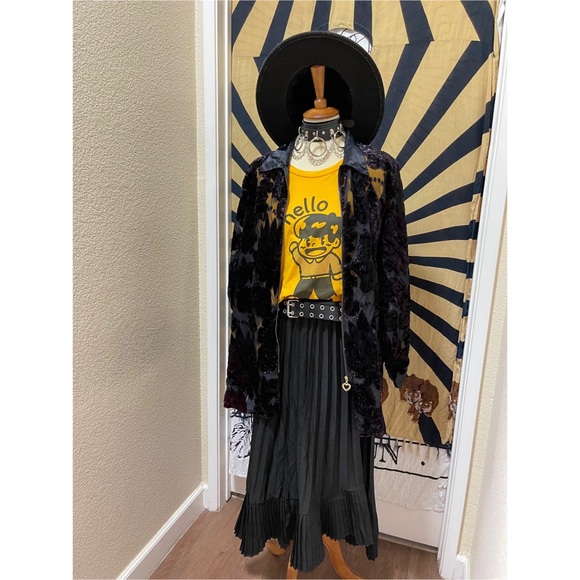 🌈 Gorgeous Velvet Vintage flower jacket - Picture 11 of 12